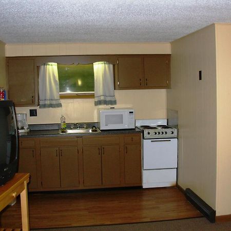 Red Carpet Inn On The Lake - Oneonta Esterno foto