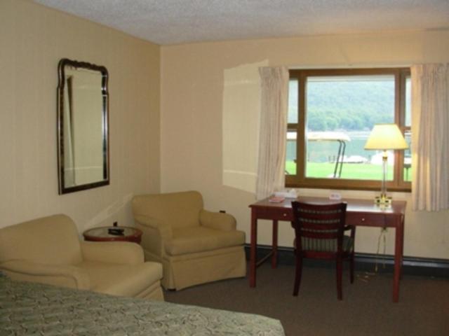 Red Carpet Inn On The Lake - Oneonta Camera foto