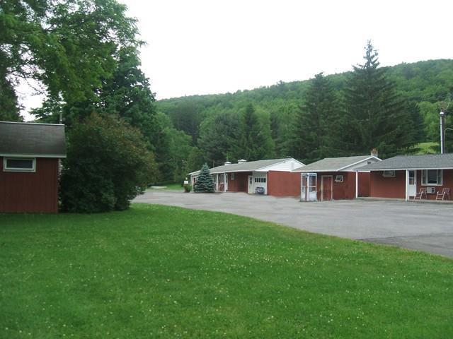 Red Carpet Inn On The Lake - Oneonta Esterno foto