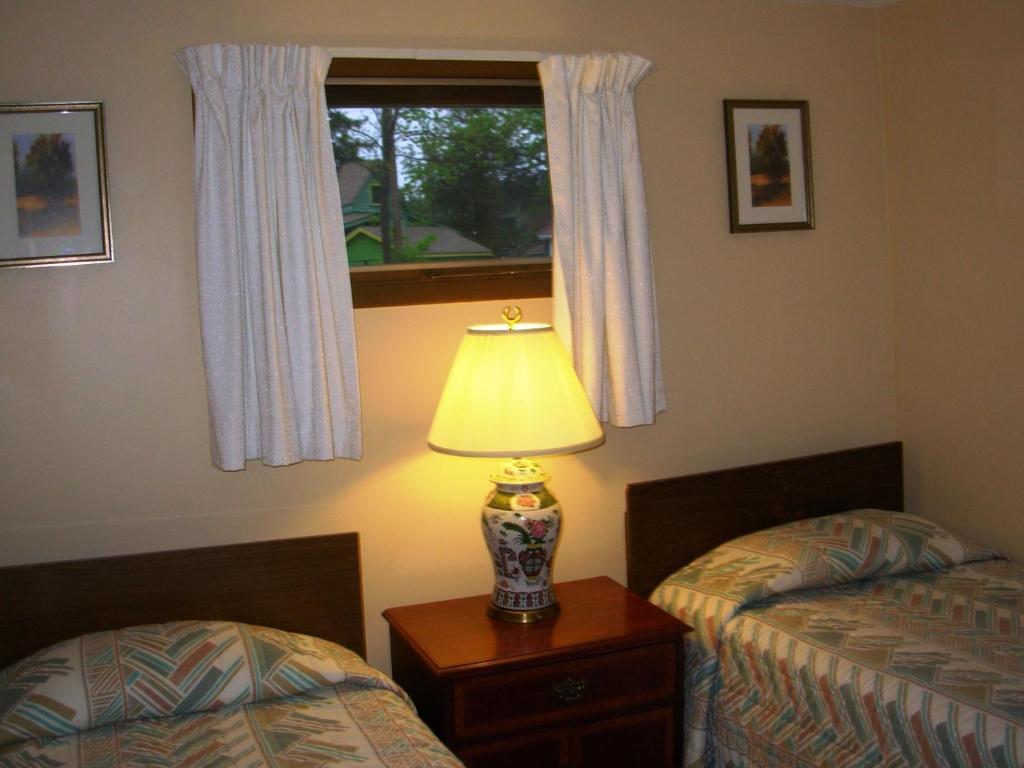 Red Carpet Inn On The Lake - Oneonta Camera foto