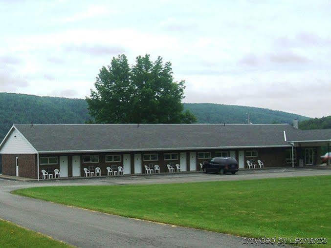 Red Carpet Inn On The Lake - Oneonta Esterno foto