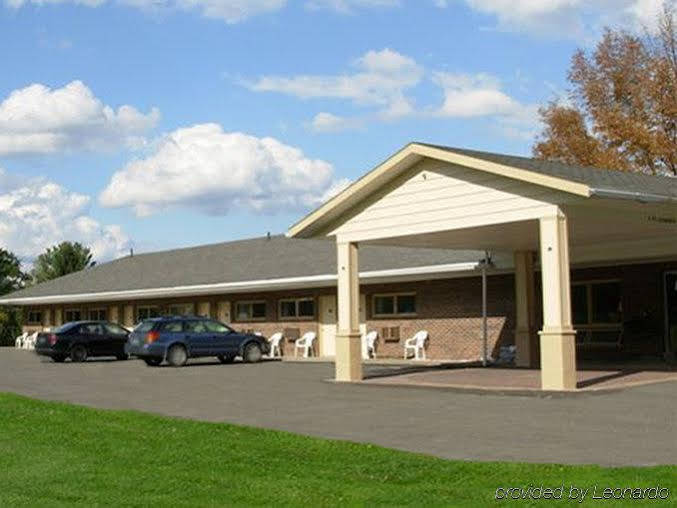 Red Carpet Inn On The Lake - Oneonta Esterno foto