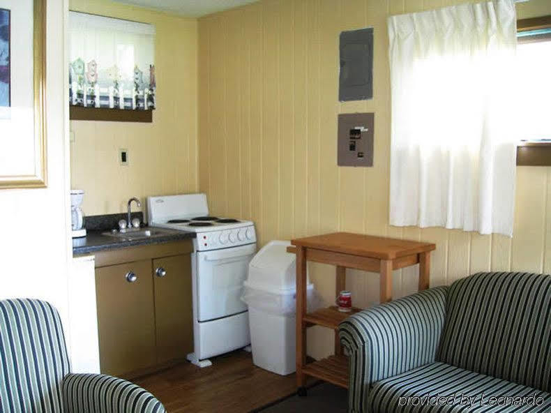Red Carpet Inn On The Lake - Oneonta Esterno foto