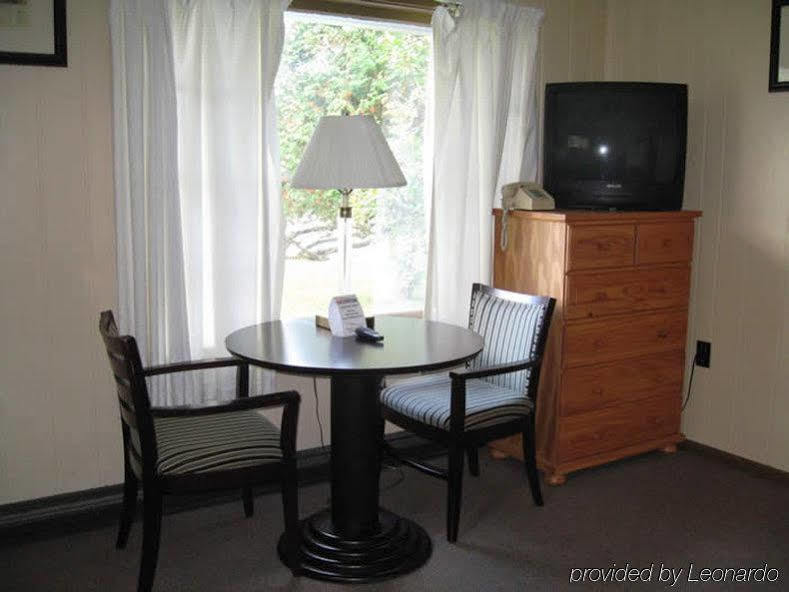 Red Carpet Inn On The Lake - Oneonta Esterno foto