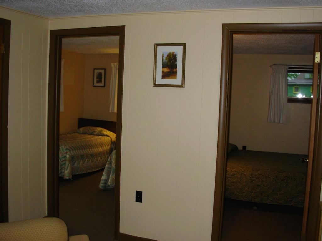Red Carpet Inn On The Lake - Oneonta Esterno foto
