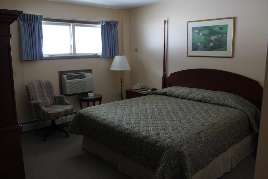 Red Carpet Inn On The Lake - Oneonta Esterno foto