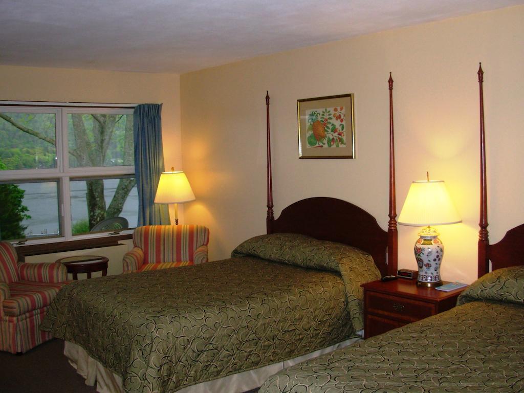 Red Carpet Inn On The Lake - Oneonta Esterno foto