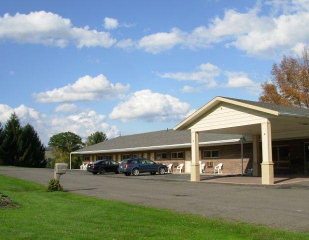 Red Carpet Inn On The Lake - Oneonta Esterno foto